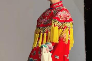 曾黎米蘭之行驚艷網友,京劇戲服登封面,元宵美食傳文化!