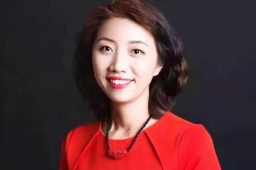 劉強東與龔曉京時隔多年再同框!龔曉京穿著樸素,氣質優雅成熟