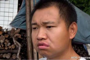 領導退休前把舊車賣給我，我轉帳多給1萬，老婆悄悄說這是好事