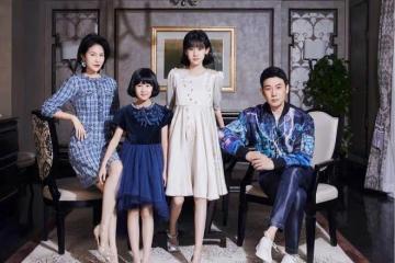陸毅一家四口同框!鮑蕾貴婦范十足,兩女兒共用一張臉顏值比媽高