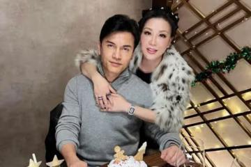 呂良偉和嬌妻合體亮相!小15歲嬌妻氣質高雅,他滿頭黑髮顯年輕