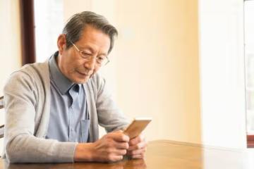 69歲老人傾訴:每月7千退休金,換了多個保姆,都被我炒掉了