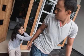 離婚三年後前妻主動求復合，要求跟她一起養孩子，我：不要臉