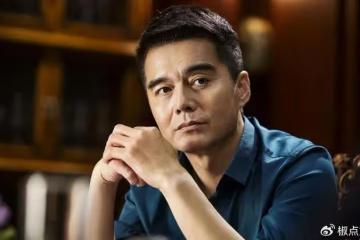 他曾被宋丹丹追求，4個妻子個個貌美如花，如今兒子成年顏值高