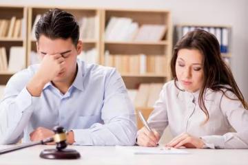 新婚3個月，老公就讓我把一套婚前房子過戶給公婆，不同意就離婚