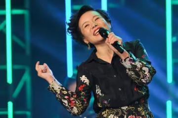 龔琳娜菜園摘菜曬照，一個詞竟讓網友集體懵圈：啥是白菜苔？