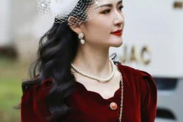 謝娜爆瘦10斤美成巔峰!絲絨外套配白紗裙,疊穿駝色披肩有貴婦感