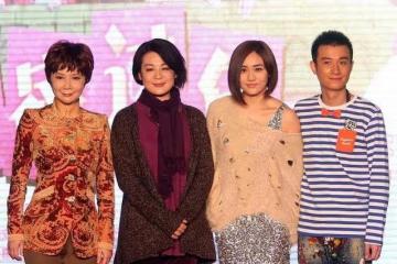 蔡明和叢珊同框!一個刻意扮嫩,一個溫婉知性,差1歲狀態差距大