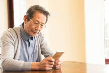 68歲老人哭訴：全款給女兒女婿買房，晚年卻被嫌棄