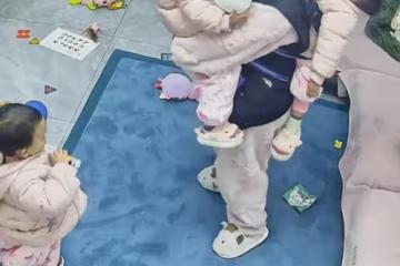 遠嫁寶媽全職帶娃一拖三，每天筋疲力盡累到睡著，公婆反應太心寒