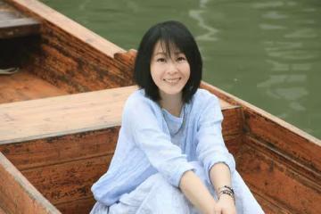 劉若英素顏逛菜場引熱議,網友:當媽不易,真實最美!