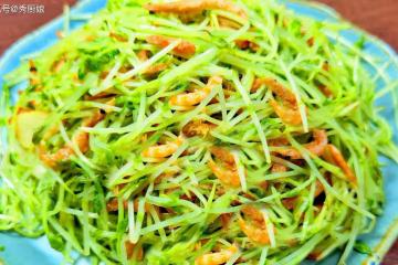 年齡大了要「養骨」,別只喝牛奶,日常多吃3樣,腿腳有勁身體好