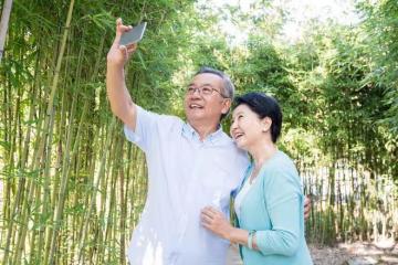 69歲大爺哭訴：每月6000退休金是不少，可我卻想快點離開這個世界