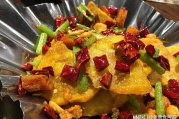 麻辣干鍋土豆片，香辣口感帶你領略四川美食之旅