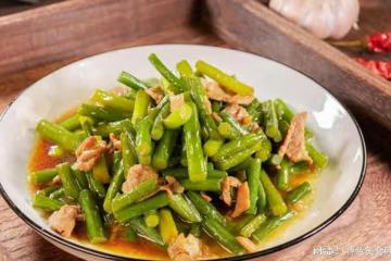 鮮脆蒜苔,細嫩肉末,口感與香氣兼具的美味蒜苔肉末
