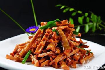 春日的美味盛宴，油燜春筍帶你享受原汁原味的清新滋味