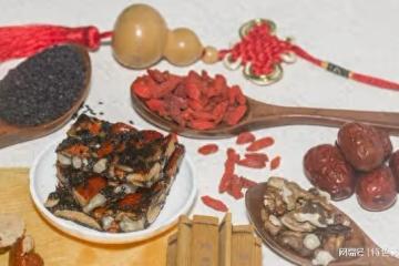 人到中年多補鐵，這9種食物常吃補血益氣營養高