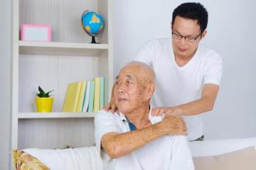 46歲男保姆:女僱主每月給我8000工資,卻要求我滿足她的過分要求