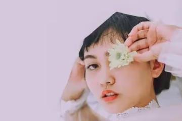 女人敢跟你開這4個「玩笑」，就是對你動了真情，別傻傻聽不懂！