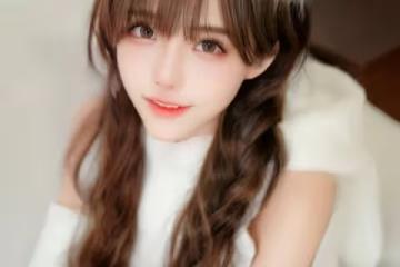 19歲極品尤物少女的時尚居家穿搭:可愛休閒風 性感不失格調