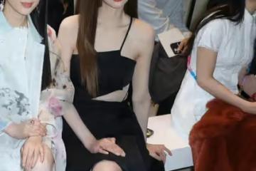 黃聖依和沈夢辰同框看秀,穿中式風薄紗外套齊劉海,輸的好徹底