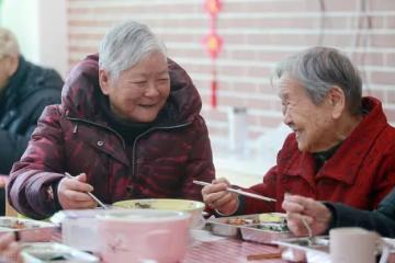 人老了，躺在病床上才終於明白，晚年真正靠得住的還是這3樣東西