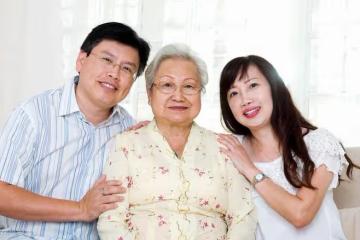 人老後,不靠子女,就只靠自己養老到底行不行?76歲老人實話實說