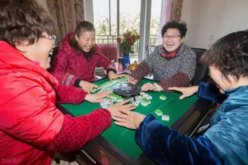 「抱團養老」到底靠譜嗎?63歲阿姨:聽著很美好,但實則弊端百出