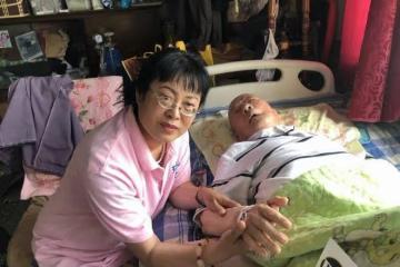 保姆有償陪伴1年就辭職，48歲保姆：我是想掙錢，可他要求過分