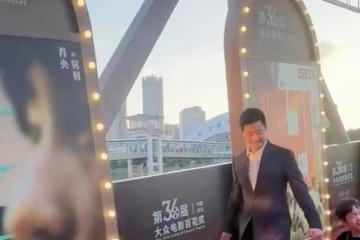 2013年，吳京父親家裡被偷，吳京發了條微博，小偷嚇得物歸原主