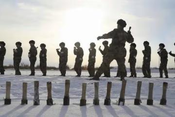 中俄美三國士兵投擲手榴彈的距離,美50米俄60米,中國有多遠?