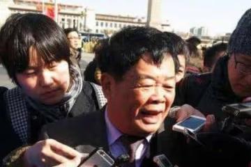 「電池大王」鍾馨稼,高調「炫富」做慈善,如今電池帝國一夜坍塌