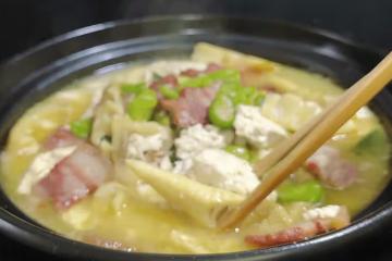 豆腐遇到它，才知啥是絕配！搶「鮮」燉一鍋，鮮香素凈，一鍋下肚才知春之味