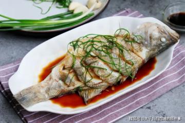 清蒸鱸魚，蒸多長時間最好？牢記2個要點，不然鱸魚不鮮也不嫩