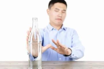 可怕!男人喝酒好,還是不喝好?有3個明顯區別!說的真好,看看