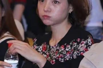 董卿化妝了長相都這麼一般,素顏更是普通阿姨,但腹有詩書氣自華