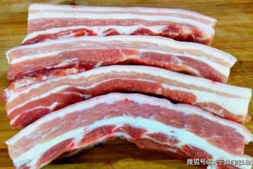 買五花肉,分清「上五花」和「下五花」,價格不一樣,差別也不小