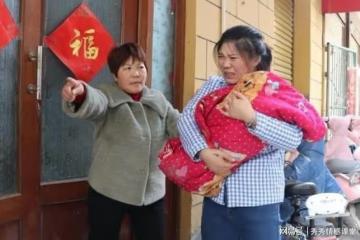 兒媳坐月子,我給她六萬八讓她去月子中心,她卻把錢都給了娘家