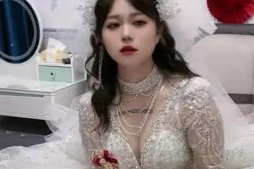 福建:婚車遲遲不來,新娘在床上坐立不安,母親:果然女大不中留
