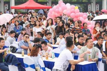 四川25歲女生回家相親,相親的男生基本都是00後:這真下不去手