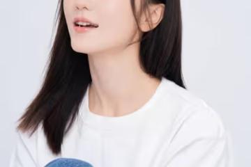 肖燕直播大膽嘗試折耳根芝士蛋糕,網友直呼:這味道太奇妙!