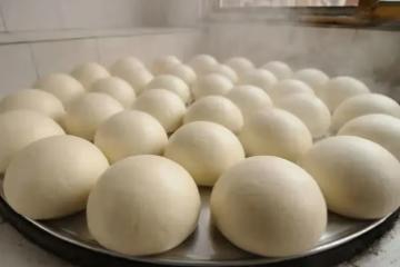 蒸饅頭，只放酵母是「外行」，多加3種食材，饅頭香軟筋道更好吃