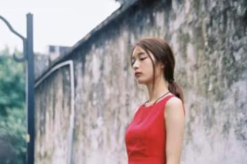 女友為我出頭得罪閨蜜，透露她的過去，我說：感謝你讓我更了解她