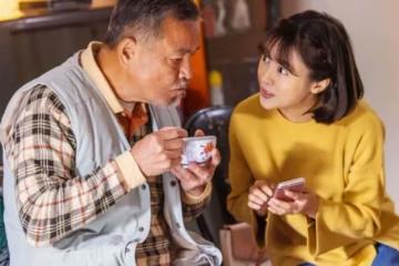 婆婆走後「我主動把公公接回來養老」,住我家10幾年來他沒出過半毛錢,最近他身體變差「我突然收到一則銀行簡訊」