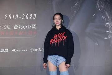 蔡依林的搭配「個人風格」好強，牛仔短褲配牛仔長筒靴，個性新潮