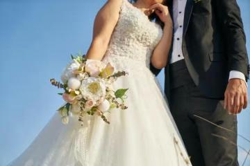 蜜月回來，婚房成了小叔子的房子，妻子怒了：他們搬走還是咱離婚