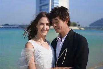 55歲黃品源北京迎娶小24歲洋妻!任賢齊獻唱助興,新娘美艷動人!