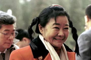 香港傳奇女富豪去世15年,千億資產仍未解封,弟弟為爭產欠債千萬