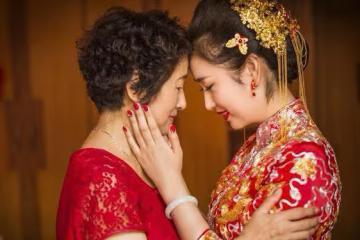 女兒不顧阻攔遠嫁！聽說她「生了二胎」我趕去看望　打開門後「看見屋內場景」我轉頭報警
