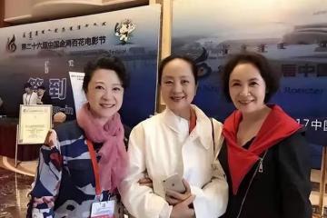 張金玲比王馥荔僅小1歲如兩代人!一個漂亮阿姨,一個發量堪憂!